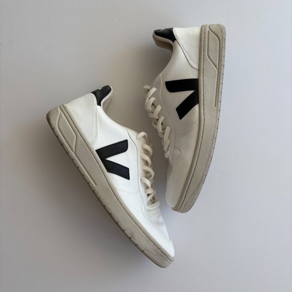 VEJA V-10 Men's Sneakers - Prime Leather (EUC) - Picture 6 of 7